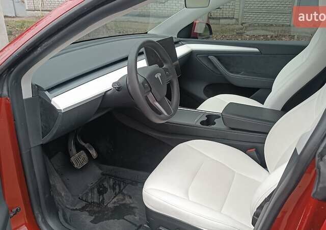 Красный Тесла Model Y, объемом двигателя 0 л и пробегом 51 тыс. км за 27500 $, фото 9 на Automoto.ua
