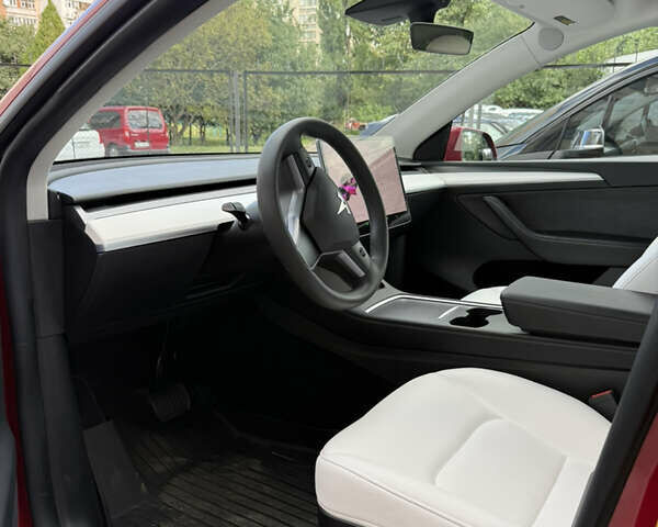 Красный Тесла Model Y, объемом двигателя 0 л и пробегом 25 тыс. км за 24900 $, фото 7 на Automoto.ua