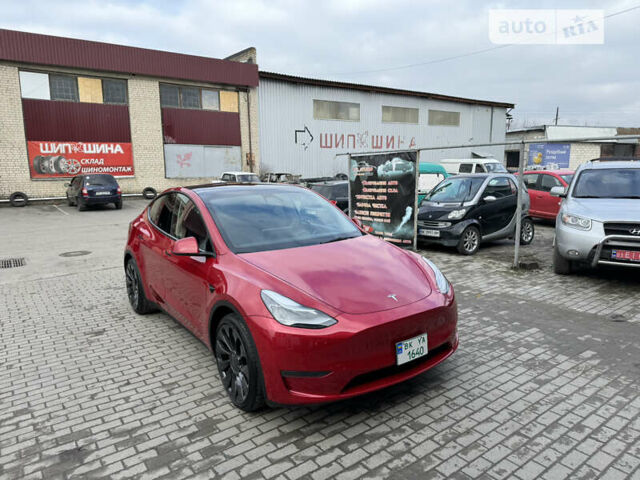 Красный Тесла Model Y, объемом двигателя 0 л и пробегом 50 тыс. км за 34999 $, фото 1 на Automoto.ua