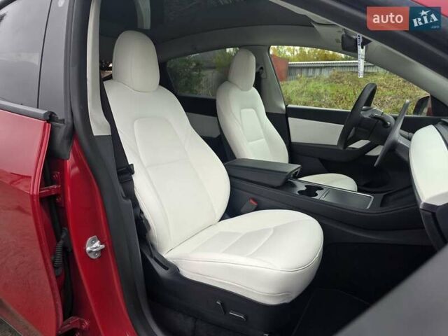 Тесла Model Y 2022 в Костополе на Automoto.ua Красный Тесла Model Y, объемом двигателя 0 л и пробегом 129 тыс. км за 17500 $, фото 40 на Automoto.ua