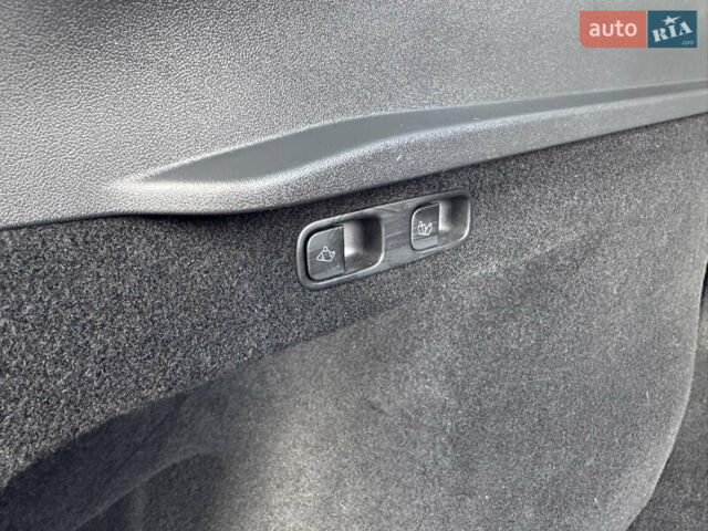 Тесла Model Y 2023 у Луцьку на Automoto.ua Червоний Тесла Model Y, об'ємом двигуна 0 л та пробігом 33 тис. км за 26000 $, фото 8 на Automoto.ua