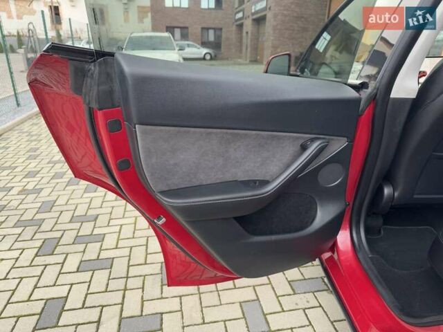 Червоний Тесла Model Y, об'ємом двигуна 0 л та пробігом 10 тис. км за 26500 $, фото 16 на Automoto.ua