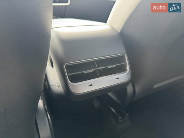 Красный Тесла Model Y, объемом двигателя 0 л и пробегом 35 тыс. км за 29200 $, фото 15 на Automoto.ua