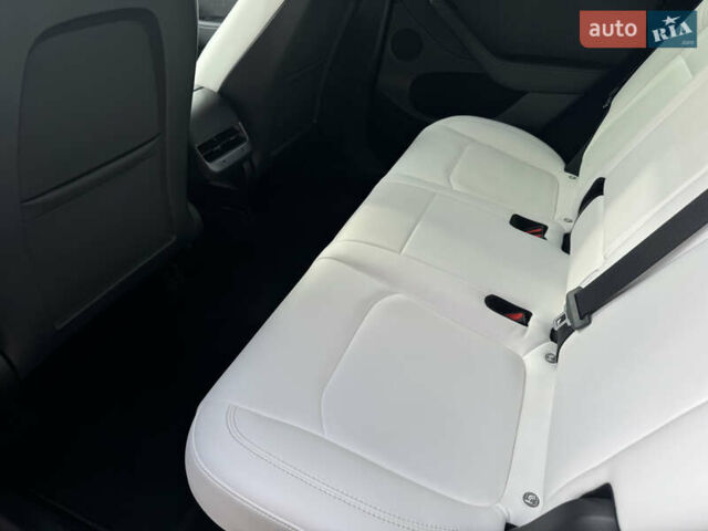 Красный Тесла Model Y, объемом двигателя 0 л и пробегом 35 тыс. км за 29200 $, фото 6 на Automoto.ua