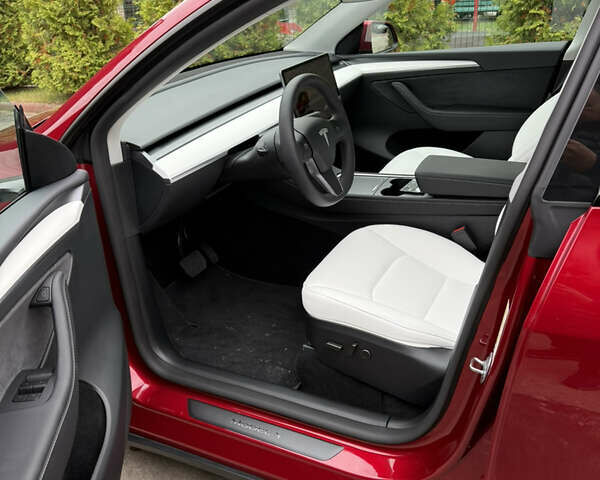 Червоний Тесла Model Y, об'ємом двигуна 0 л та пробігом 4 тис. км за 33900 $, фото 4 на Automoto.ua