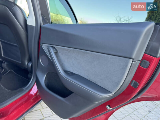 Красный Тесла Model Y, объемом двигателя 0 л и пробегом 8 тыс. км за 29999 $, фото 49 на Automoto.ua