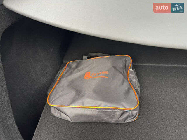 Червоний Тесла Model Y, об'ємом двигуна 0 л та пробігом 3 тис. км за 32500 $, фото 13 на Automoto.ua