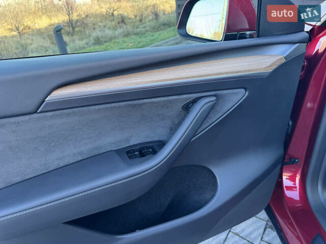 Красный Тесла Model Y, объемом двигателя 0 л и пробегом 8 тыс. км за 29999 $, фото 61 на Automoto.ua