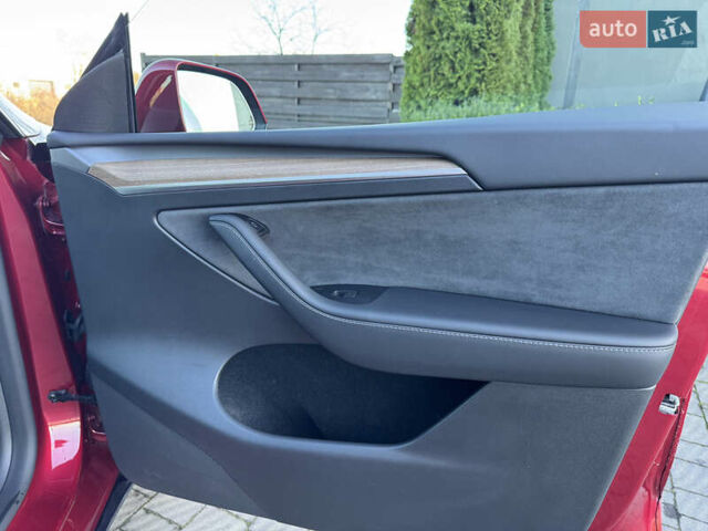 Красный Тесла Model Y, объемом двигателя 0 л и пробегом 8 тыс. км за 29999 $, фото 41 на Automoto.ua