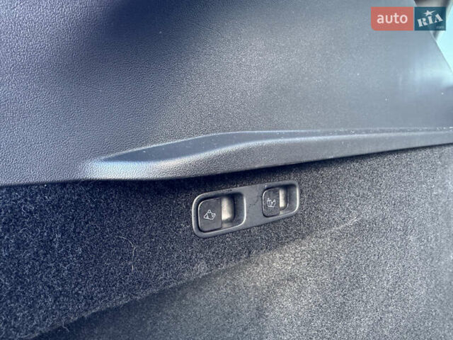 Красный Тесла Model Y, объемом двигателя 0 л и пробегом 8 тыс. км за 29999 $, фото 51 на Automoto.ua