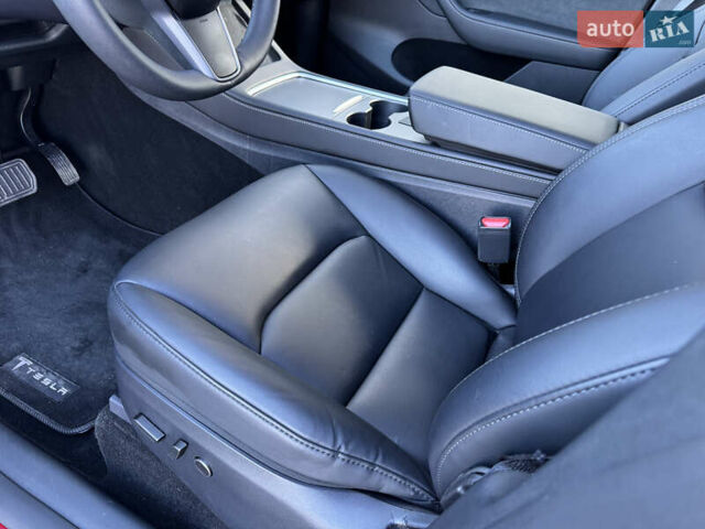 Красный Тесла Model Y, объемом двигателя 0 л и пробегом 8 тыс. км за 29999 $, фото 60 на Automoto.ua