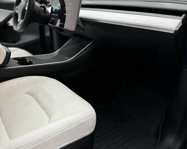 Тесла Model Y, объемом двигателя 0 л и пробегом 40 тыс. км за 25999 $, фото 2 на Automoto.ua