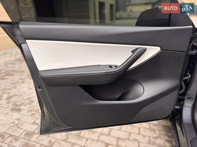 Тесла Model Y, объемом двигателя 0 л и пробегом 61 тыс. км за 24500 $, фото 17 на Automoto.ua