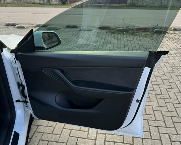 Тесла Model Y, об'ємом двигуна 0 л та пробігом 98 тис. км за 23400 $, фото 16 на Automoto.ua