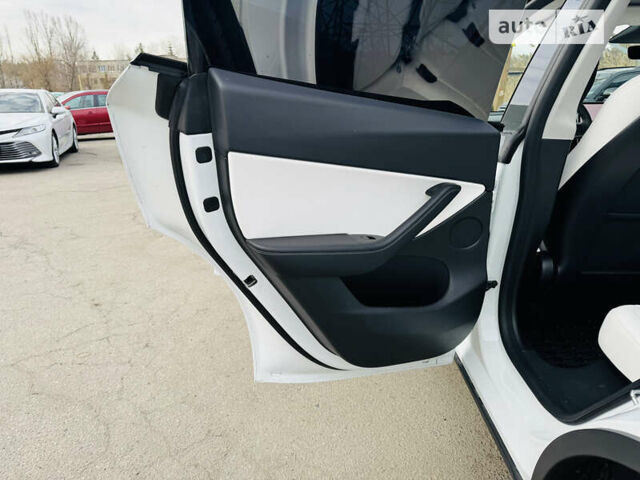 Тесла Model Y, объемом двигателя 0 л и пробегом 50 тыс. км за 31500 $, фото 17 на Automoto.ua