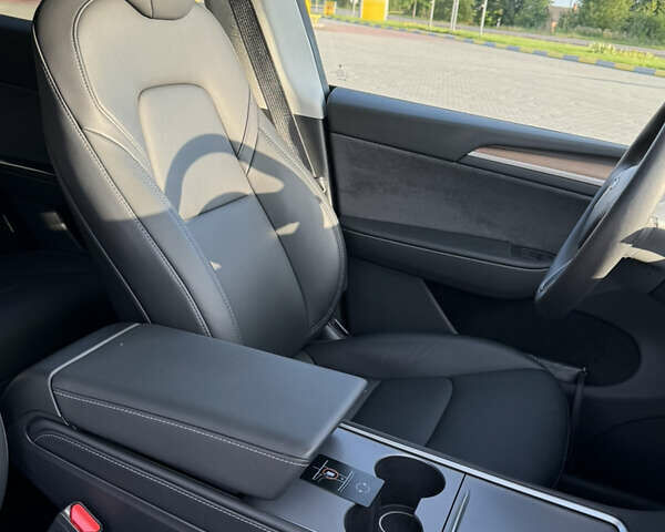 Тесла Model Y, объемом двигателя 0 л и пробегом 23 тыс. км за 29900 $, фото 28 на Automoto.ua