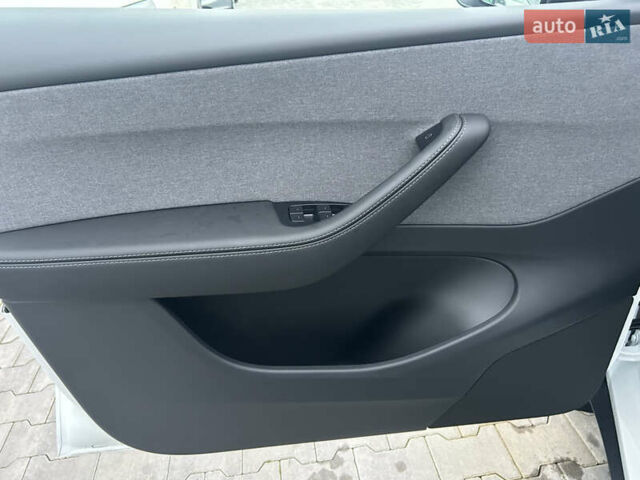 Тесла Model Y, объемом двигателя 0 л и пробегом 1 тыс. км за 48900 $, фото 8 на Automoto.ua