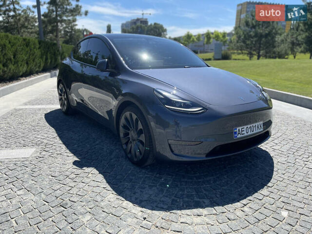 Серый Тесла Model Y, объемом двигателя 0 л и пробегом 15 тыс. км за 49999 $, фото 3 на Automoto.ua