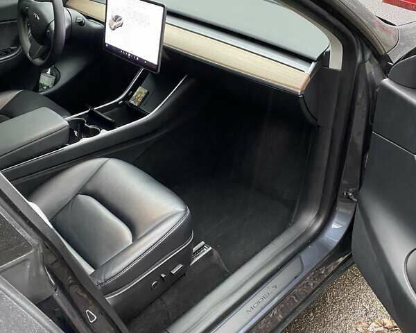 Серый Тесла Model Y, объемом двигателя 0 л и пробегом 98 тыс. км за 21600 $, фото 8 на Automoto.ua