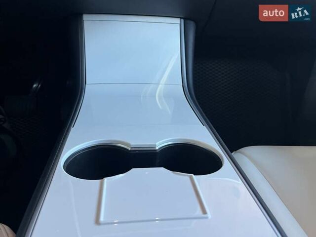 Серый Тесла Model Y, объемом двигателя 0 л и пробегом 81 тыс. км за 22099 $, фото 31 на Automoto.ua