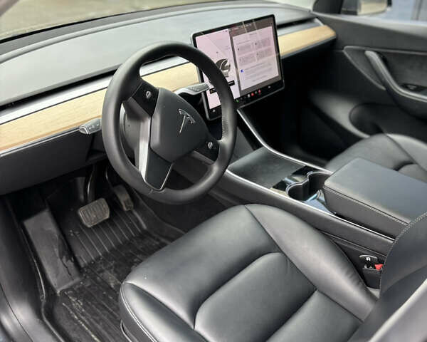 Серый Тесла Model Y, объемом двигателя 0 л и пробегом 92 тыс. км за 23500 $, фото 12 на Automoto.ua