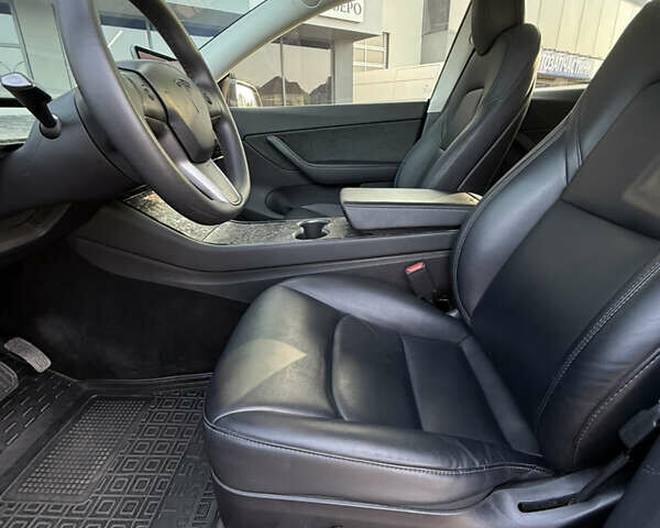 Серый Тесла Model Y, объемом двигателя 0 л и пробегом 79 тыс. км за 24300 $, фото 13 на Automoto.ua