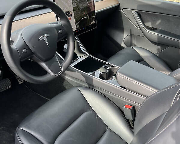 Серый Тесла Model Y, объемом двигателя 0 л и пробегом 75 тыс. км за 18500 $, фото 6 на Automoto.ua