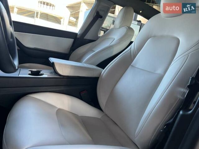 Серый Тесла Model Y, объемом двигателя 0 л и пробегом 81 тыс. км за 22099 $, фото 15 на Automoto.ua