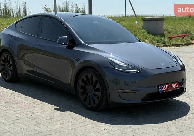 Тесла Model Y 2020 в Луцке на Automoto.ua Серый Тесла Model Y, объемом двигателя 0 л и пробегом 112 тыс. км за 21300 $, фото 1 на Automoto.ua