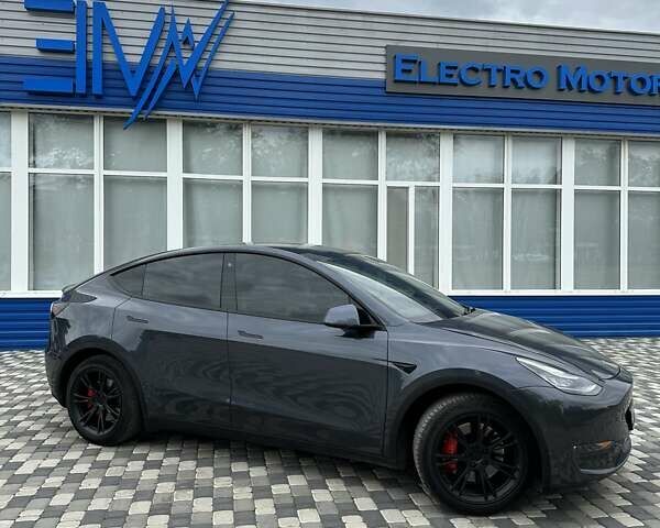 Серый Тесла Model Y, объемом двигателя 0 л и пробегом 77 тыс. км за 30555 $, фото 35 на Automoto.ua