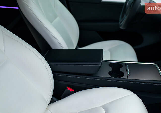 Сірий Тесла Model Y, об'ємом двигуна 0 л та пробігом 75 тис. км за 26499 $, фото 48 на Automoto.ua