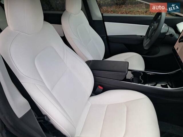 Серый Тесла Model Y, объемом двигателя 0 л и пробегом 100 тыс. км за 23500 $, фото 4 на Automoto.ua