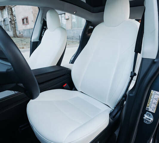 Серый Тесла Model Y, объемом двигателя 0 л и пробегом 52 тыс. км за 28200 $, фото 42 на Automoto.ua