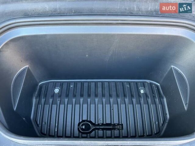 Серый Тесла Model Y, объемом двигателя 0 л и пробегом 81 тыс. км за 22099 $, фото 44 на Automoto.ua