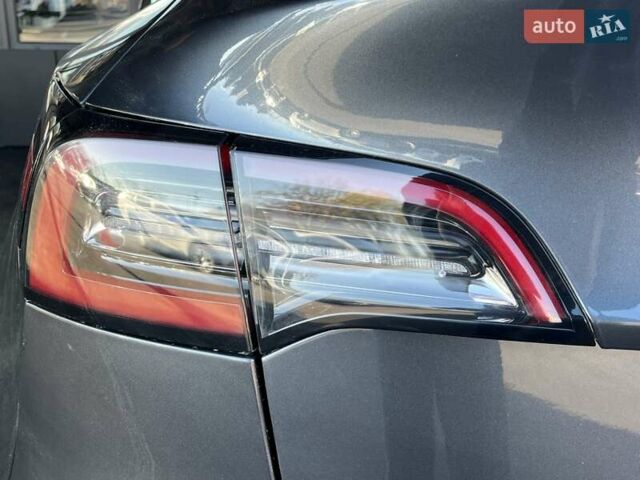 Серый Тесла Model Y, объемом двигателя 0 л и пробегом 81 тыс. км за 22099 $, фото 9 на Automoto.ua