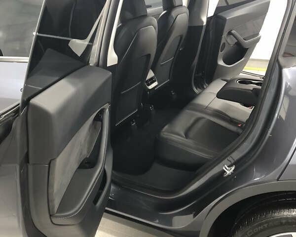 Серый Тесла Model Y, объемом двигателя 0 л и пробегом 12 тыс. км за 28500 $, фото 25 на Automoto.ua