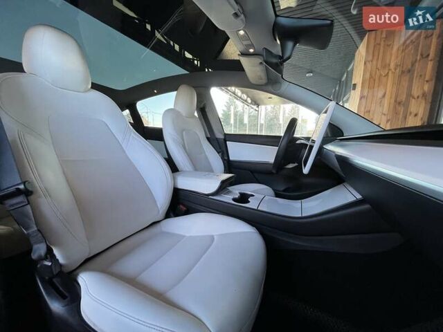 Серый Тесла Model Y, объемом двигателя 0 л и пробегом 81 тыс. км за 22099 $, фото 21 на Automoto.ua