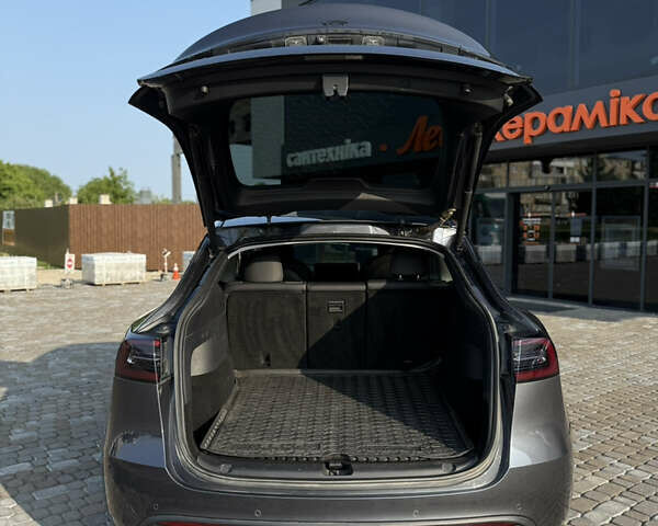 Серый Тесла Model Y, объемом двигателя 0 л и пробегом 79 тыс. км за 24300 $, фото 19 на Automoto.ua