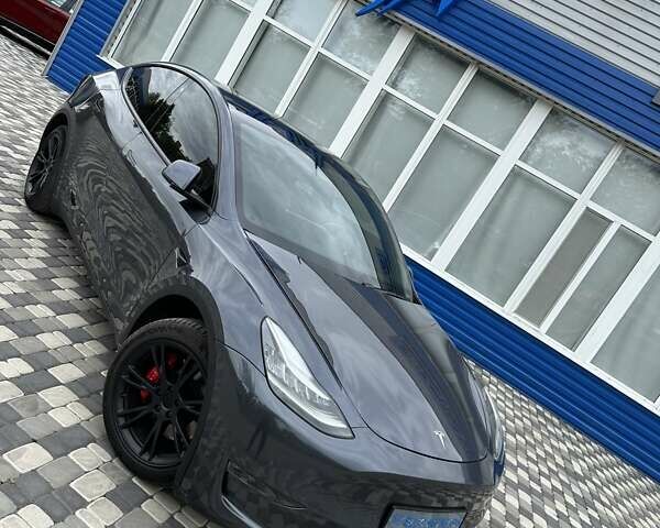 Серый Тесла Model Y, объемом двигателя 0 л и пробегом 77 тыс. км за 30555 $, фото 31 на Automoto.ua