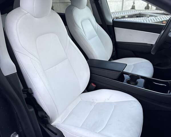 Серый Тесла Model Y, объемом двигателя 0 л и пробегом 143 тыс. км за 19999 $, фото 24 на Automoto.ua