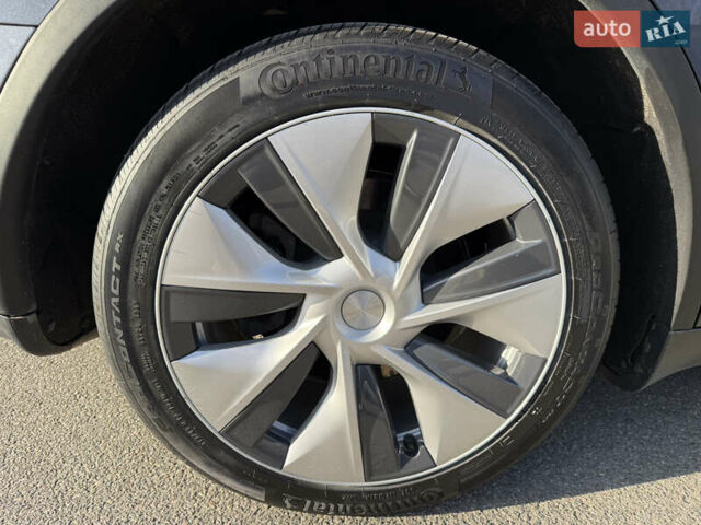 Серый Тесла Model Y, объемом двигателя 0 л и пробегом 59 тыс. км за 22300 $, фото 22 на Automoto.ua
