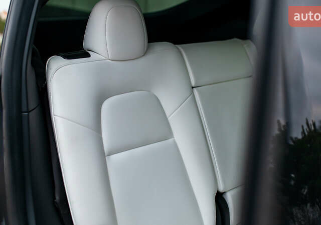 Сірий Тесла Model Y, об'ємом двигуна 0 л та пробігом 75 тис. км за 26499 $, фото 28 на Automoto.ua