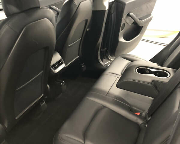 Серый Тесла Model Y, объемом двигателя 0 л и пробегом 12 тыс. км за 28500 $, фото 24 на Automoto.ua