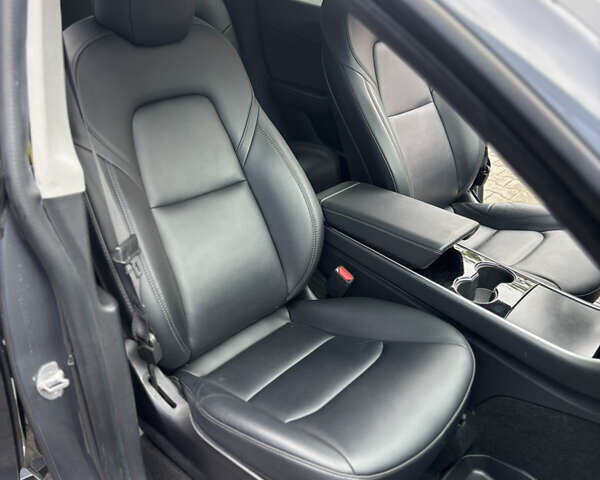 Серый Тесла Model Y, объемом двигателя 0 л и пробегом 92 тыс. км за 23500 $, фото 14 на Automoto.ua