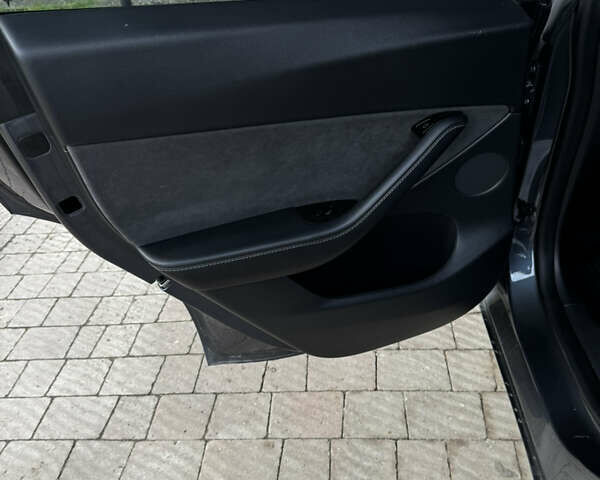 Серый Тесла Model Y, объемом двигателя 0 л и пробегом 94 тыс. км за 23000 $, фото 7 на Automoto.ua