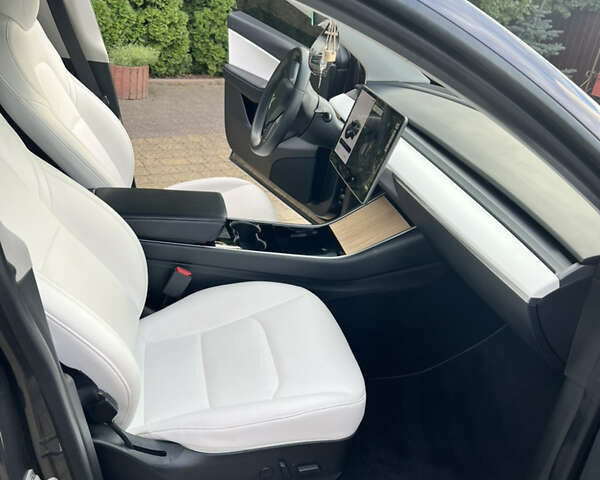 Серый Тесла Model Y, объемом двигателя 0 л и пробегом 117 тыс. км за 22000 $, фото 13 на Automoto.ua