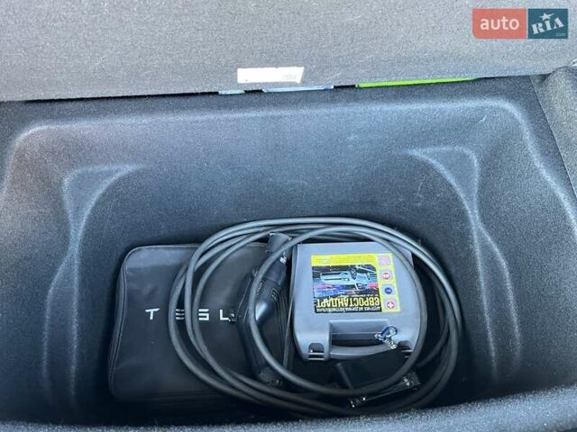 Серый Тесла Model Y, объемом двигателя 0 л и пробегом 81 тыс. км за 22099 $, фото 40 на Automoto.ua
