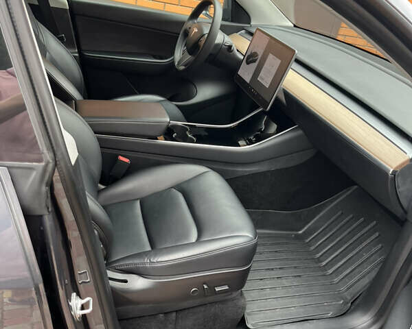 Серый Тесла Model Y, объемом двигателя 0 л и пробегом 41 тыс. км за 28500 $, фото 7 на Automoto.ua