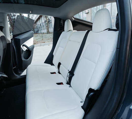 Серый Тесла Model Y, объемом двигателя 0 л и пробегом 52 тыс. км за 28200 $, фото 47 на Automoto.ua