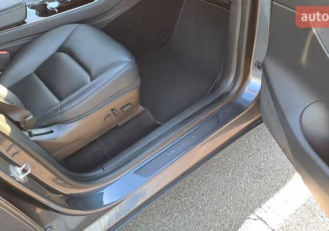 Серый Тесла Model Y, объемом двигателя 0 л и пробегом 114 тыс. км за 25500 $, фото 11 на Automoto.ua